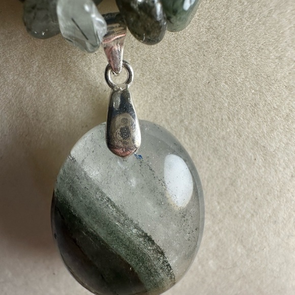 Garden Quartz Oval Pendant with Garden Quartz Chips Beads Faux Leather Necklace - Picture 7 of 16